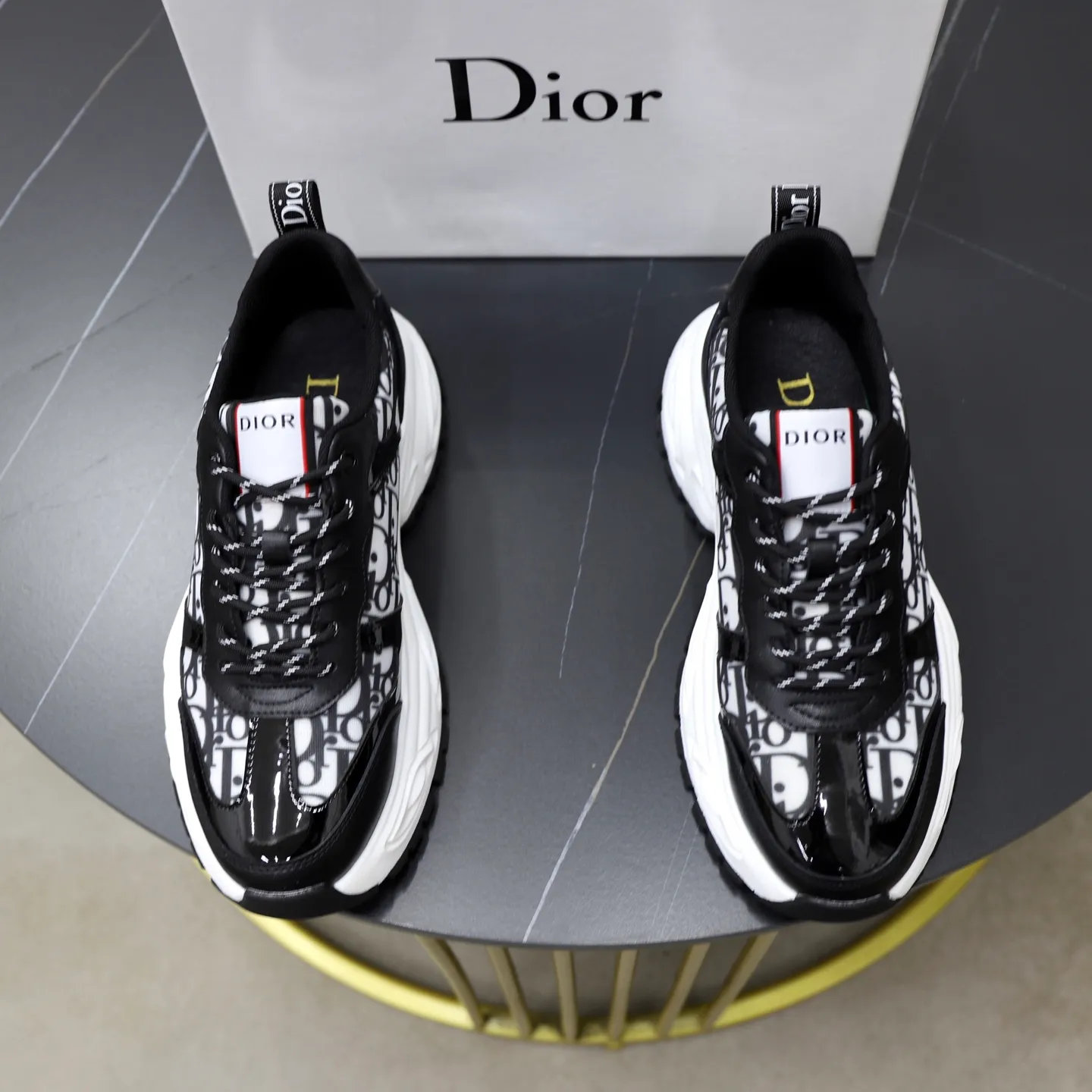 Ex-factory price: 462💰🙅‍♂️🙅‍♂️🙅‍♂️ Brand: Dior DIOR Standard code: 38-44 (45 customized) Grade: Same as the official website Material: Original material splicing Comfortable and breathable lining Lightweight and wear-resistant sports outsole Style category: Men's fashionable casual shoes Running sneakers Distinguished luxury brand elements Top luxury Color: actual picture color